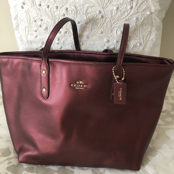 Coach Handbags - Authentic Coach Tote with matching wallet